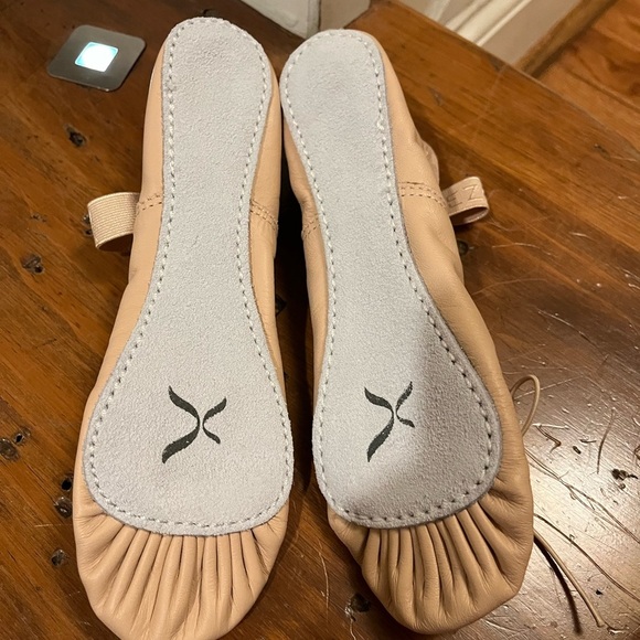 NEW Capezio Ballet Shoes girl's in ballet pink sz 2.5 (read details) - Picture 4 of 8
